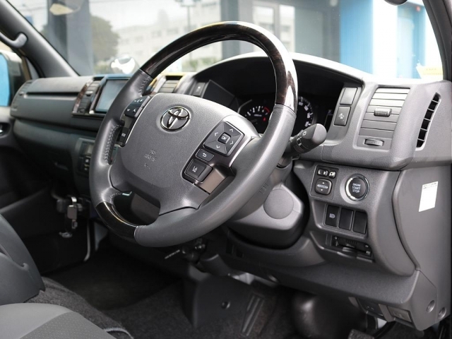 TOYOTA Hiace Van Super GL Dark Prime 2 Long Pearl White 2023′ AMX36