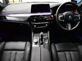 
									BMW M5 Base Grade White 2018′ AMX3R full								
