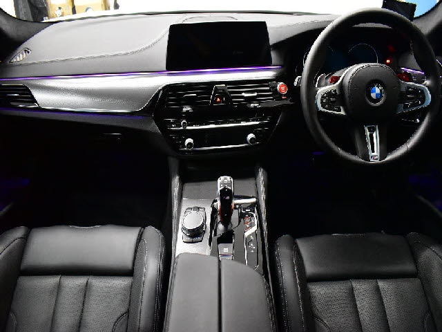 BMW M5 Base Grade White 2018′ AMX3R