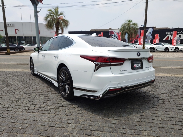 Lexus LS F Sport Pearl White 2019′ AOQCS