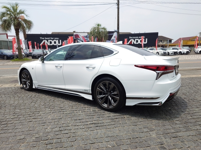 Lexus LS F Sport Pearl White 2019′ AOQCS