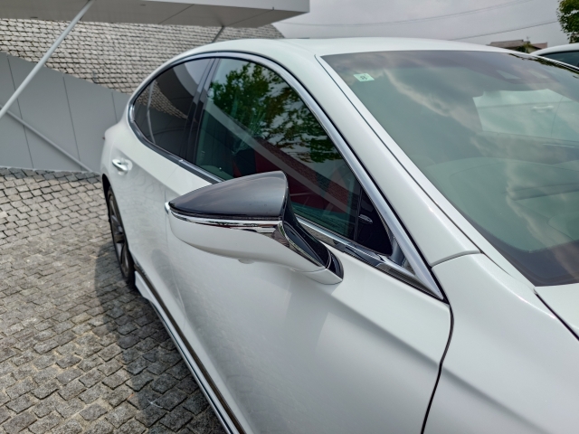 Lexus LS F Sport Pearl White 2019′ AOQCS