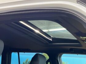 
									TOYOTA Land Cruiser Wagon VX Pearl White 2025′ AOZGM full								