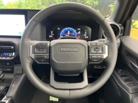 
									TOYOTA Land Cruiser Wagon VX Black 2024′ AR42F full								