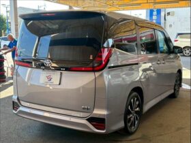 
									TOYOTA Noah S-Z Silver 2023′ AR4GJ full								