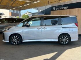 
									TOYOTA Noah S-Z Silver 2023′ AR4GJ full								