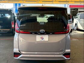 
									TOYOTA Noah S-Z Silver 2023′ AR4GJ full								