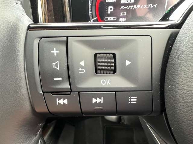 NISSAN AURA G FOUR Leather Edition Red 2024′ AR5FB