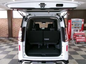 
									NISSAN Serena e-4ORCE Highway Star V Pearl White 2024′ AR7Q0 full								