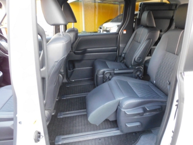 TOYOTA Noah Z Pearl White 2023′ AT0SV