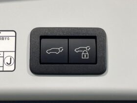 
									TOYOTA Corolla Cross S Pearl White 2024′ AT9RV full								