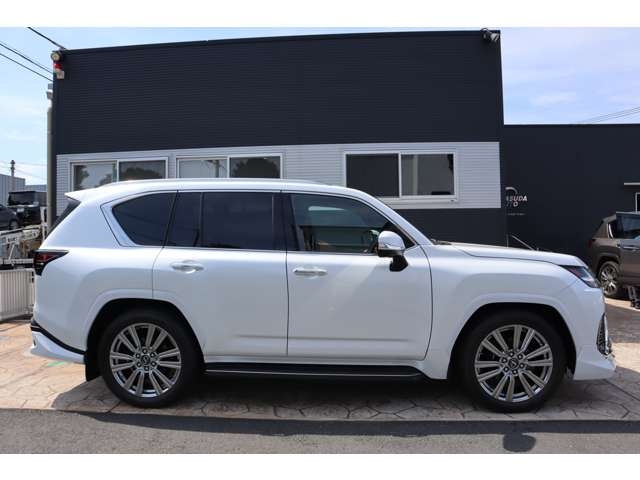 Lexus LX Executive Pearl White 2023′ ATAFI