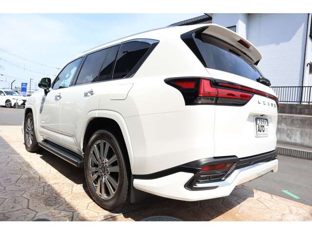 Lexus LX Executive Pearl White 2023′ ATAFI