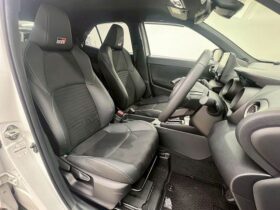 
									TOYOTA Yaris Cross GR Sport White/Black 2022′ AVEZ8 full								