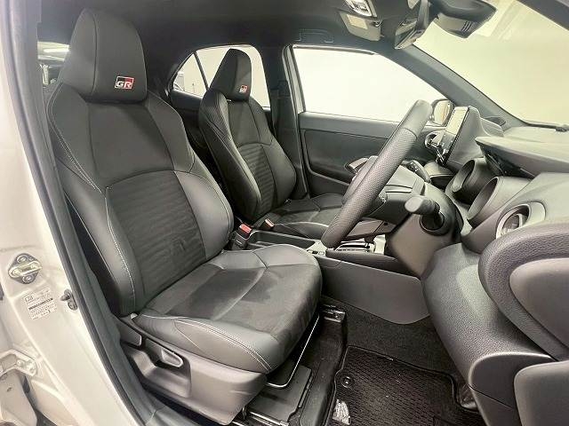 TOYOTA Yaris Cross GR Sport White/Black 2022′ AVEZ8