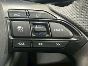 
									TOYOTA Yaris Cross GR Sport White/Black 2022′ AVEZ8 full								