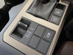 
									TOYOTA Land Cruiser Wagon VX First Edition Gold 2024′ AVF5B full								
