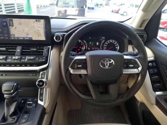 TOYOTA Land Cruiser Wagon ZX Pearl White 2023′ AVHE2