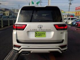 
									TOYOTA Land Cruiser Wagon ZX Pearl White 2023′ AVHE2 full								