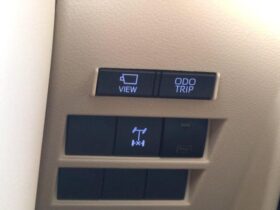 
									TOYOTA Land Cruiser Wagon ZX Pearl White 2023′ AVHE2 full								