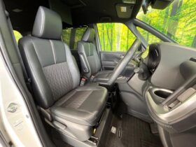 
									TOYOTA Noah S-Z Pearl White 2023′ AXJ8H full								