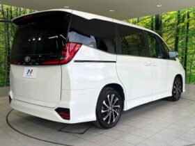 
									TOYOTA Noah S-Z Pearl White 2023′ AXJ8H full								