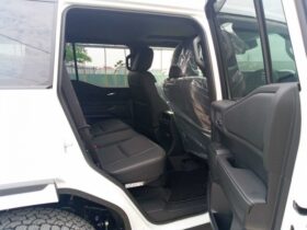 
									TOYOTA Land Cruiser Wagon VX Pearl White 2025′ AXY3P full								
