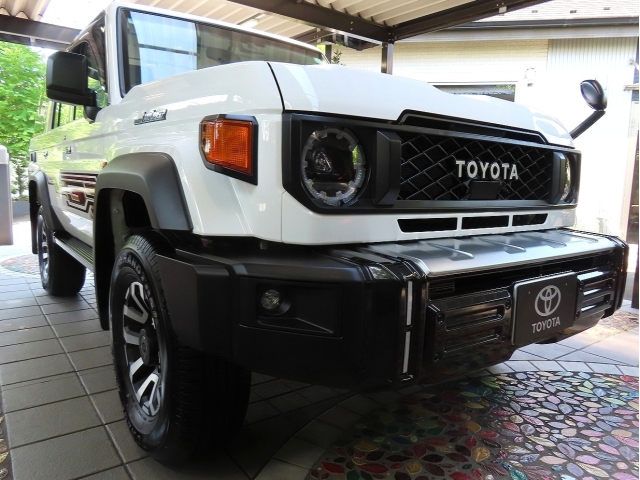 TOYOTA Land Cruiser Wagon AX White 2024′ AZPU3