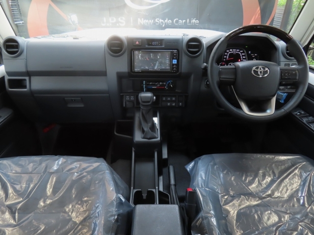 TOYOTA Land Cruiser Wagon AX White 2024′ AZPU3