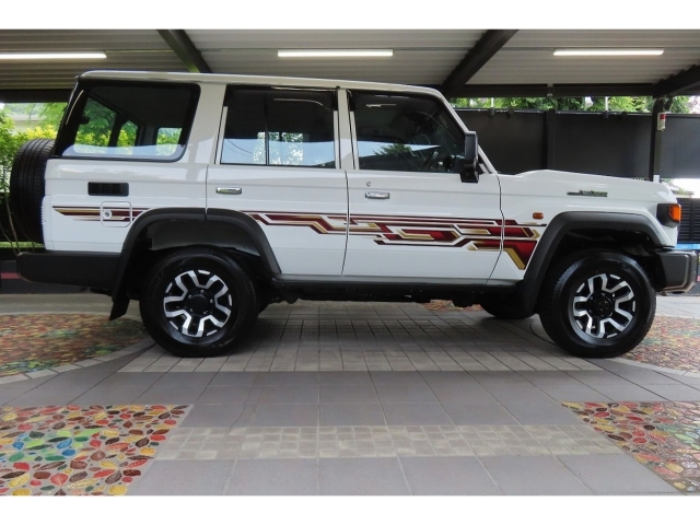 TOYOTA Land Cruiser Wagon AX White 2024′ AZPU3
