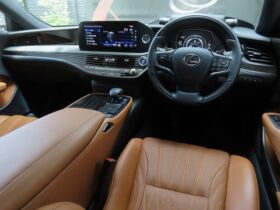 
									Lexus LS Executive Pearl White 2021′ AZPUX full								