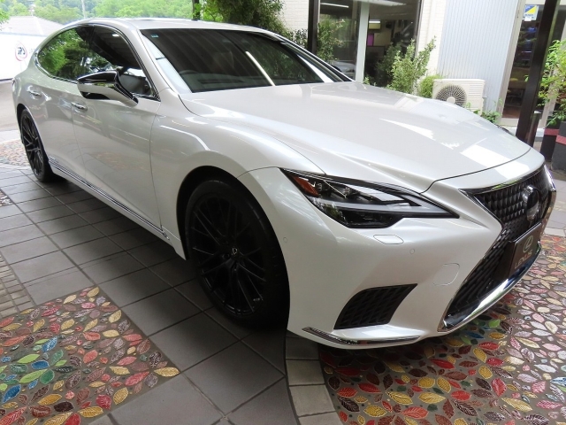 Lexus LS Executive Pearl White 2021′ AZPUX