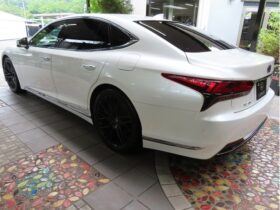 
									Lexus LS Executive Pearl White 2021′ AZPUX full								