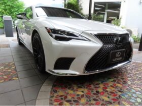 
									Lexus LS Executive Pearl White 2021′ AZPUX full								