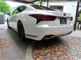 
									Lexus LS Executive Pearl White 2021′ AZPUX full								