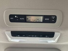 
									NISSAN Serena Highway Star V Pearl White 2019′ AZQ3P full								