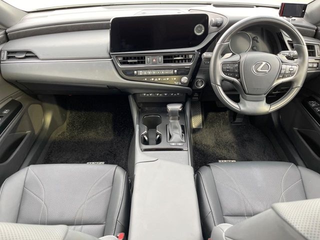 Lexus ES 300h version L White 2023′ B1TL2