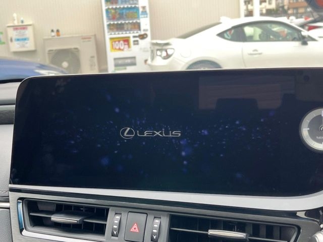 Lexus ES 300h version L White 2023′ B1TL2