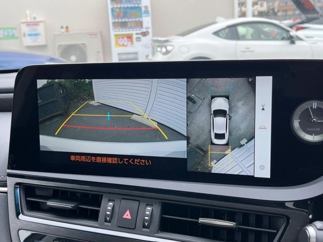 Lexus ES 300h version L White 2023′ B1TL2