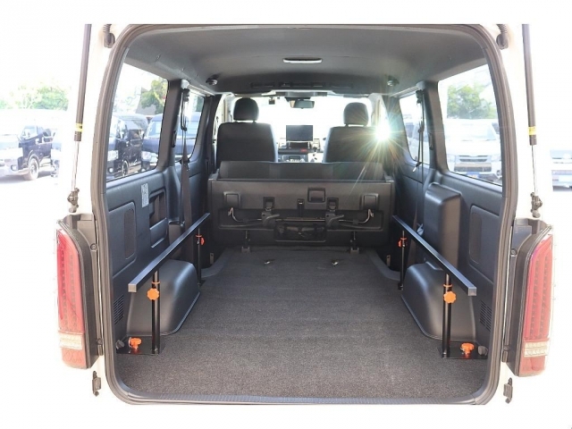 TOYOTA Hiace Van Super GL Dark Prime 2 Long Pearl White 2023′ B1XAC