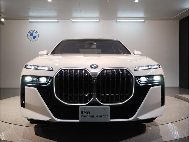 BMW 7 Series 740i M Sport First Ed Pearl White 2022′ B3QIF
