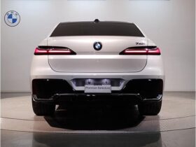 
									BMW 7 Series 740i M Sport First Ed Pearl White 2022′ B3QIF full								