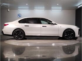 
									BMW 7 Series 740i M Sport First Ed Pearl White 2022′ B3QIF full								