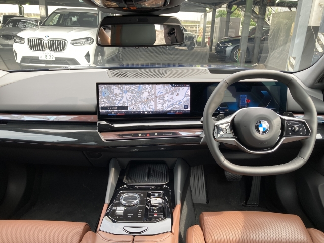 BMW 5 Series 523d xDrive Exclusive Navy Blue 2024′ B5VPD