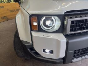 
									TOYOTA Land Cruiser Wagon VX First Edition Pearl White 2024′ B63HJ full								