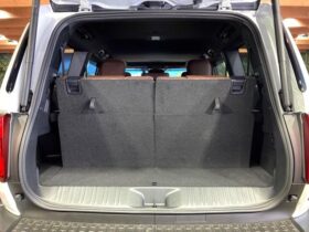 
									TOYOTA Land Cruiser Wagon VX Pearl White 2024′ B63NA full								