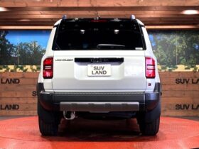 
									TOYOTA Land Cruiser Wagon VX Pearl White 2024′ B63NA full								