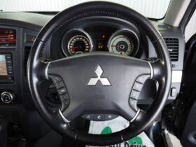 
									MITSUBISHI Pajero Exceed Black 2011′ BA624 full								