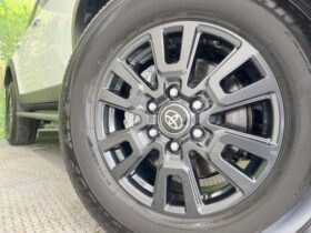 
									TOYOTA Land Cruiser Wagon VX Pearl White 2025′ BEO0K full								