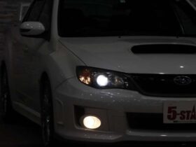 
									TOYOTA Impreza STi Pearl White 2011′ BESQH full								